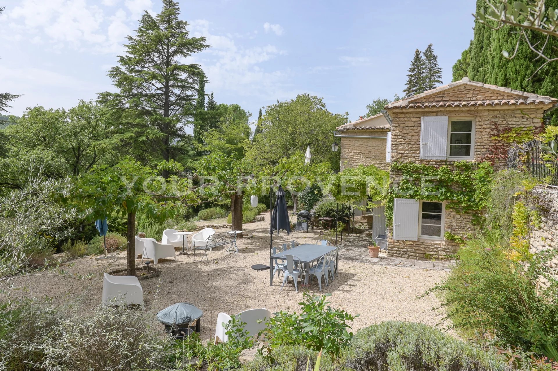 PROPRIÉTÉ À GOULT à vendre – Goult en Vaucluse / Provence – 1180000€
