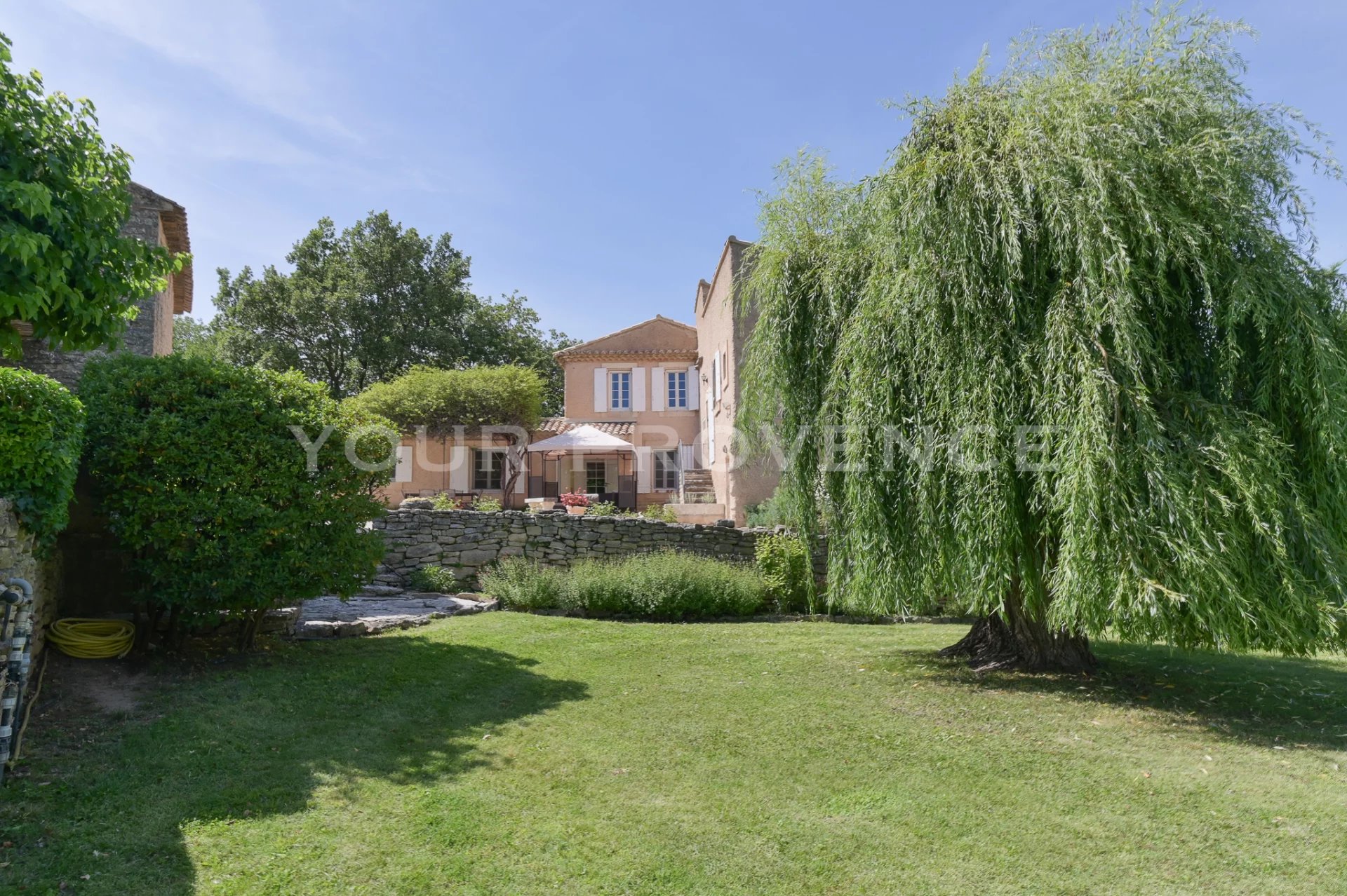 acheter GOULT – UN MAS DE FAMILLE AU CŒUR D&rsquo;UN DOMAINE D&rsquo;EXCEPTION à Goult en Provence – 2200000€